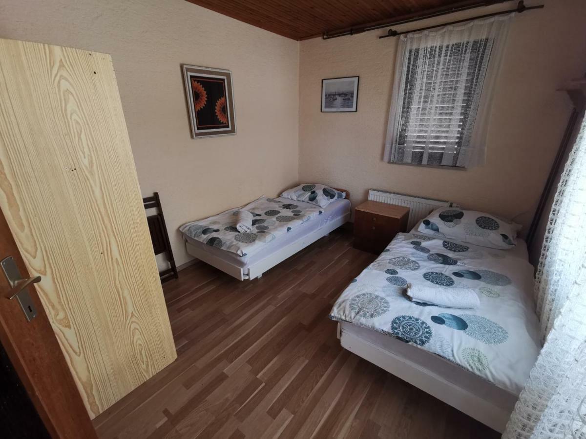 Guest House Dijana คราลเยวีจา ภายนอก รูปภาพ