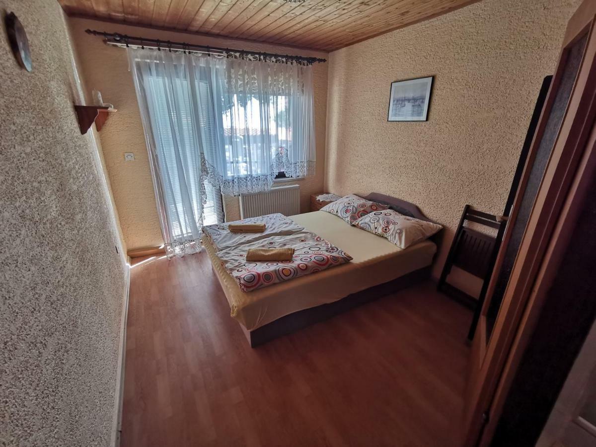 Guest House Dijana คราลเยวีจา ภายนอก รูปภาพ